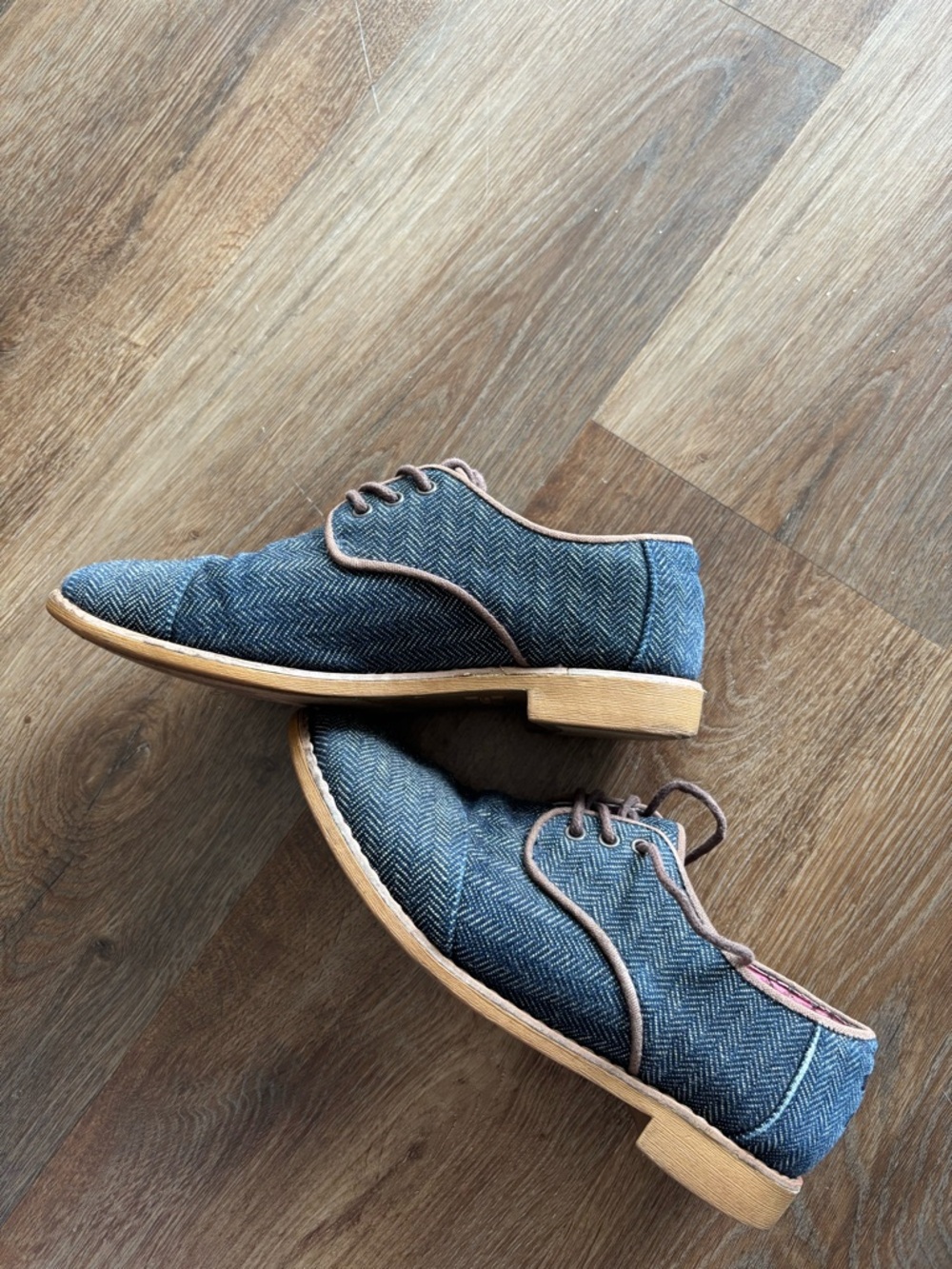 Toms Blue Denim Herringbone Lace-Up Oxfords with Tan Trim